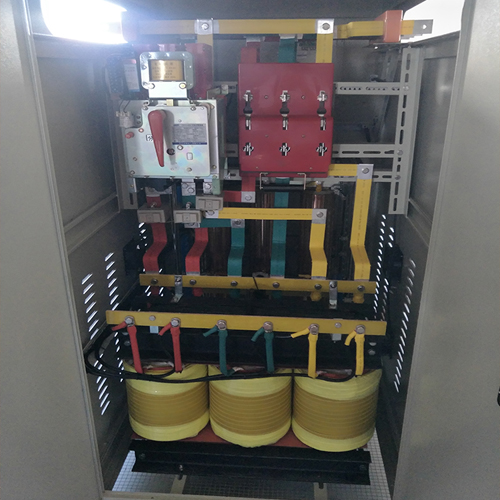 三相輸出全自動(dòng)平衡分調(diào)穩(wěn)壓器