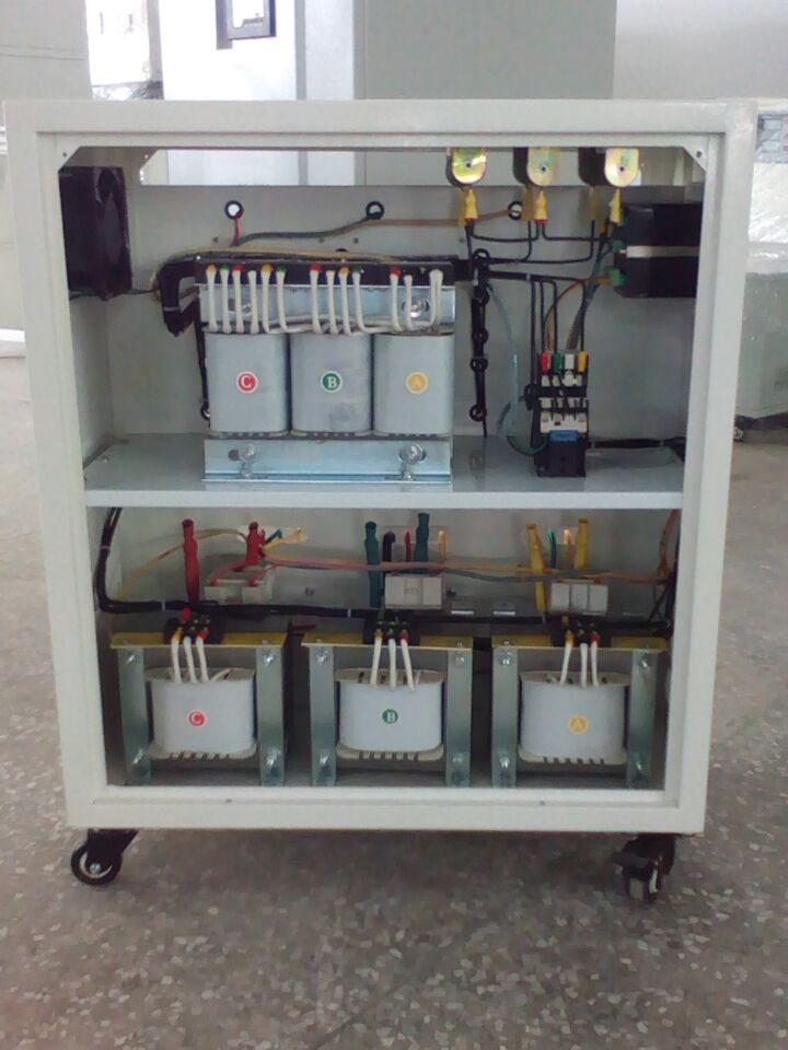 穩(wěn)壓變壓器-穩(wěn)變一體機(jī)設(shè)備實(shí)物圖